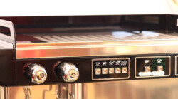 Programmable touchpad and cupholder of Astoria Pratic Avant